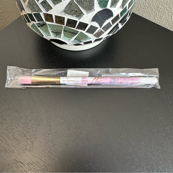 NWOT MAC Electric Wonder Split Fibre Eye Blending Brush 234SES - Picture 1 of 4